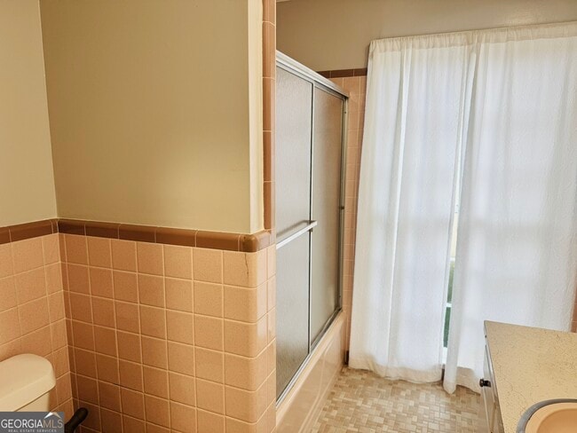 Building Photo - 110 Pine St