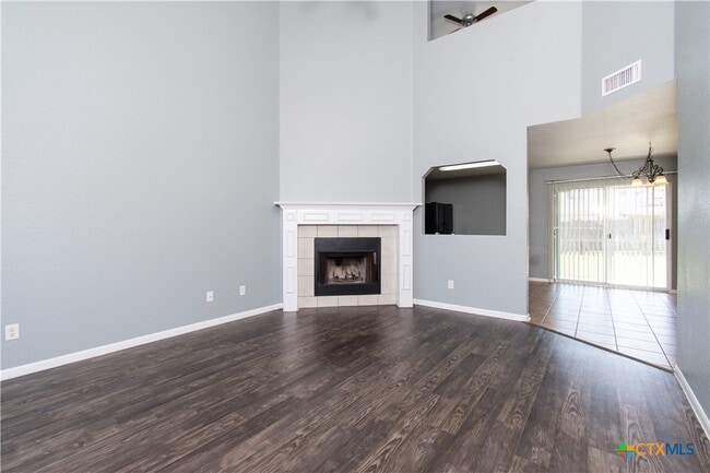 Building Photo - 3808 Sunflower Dr