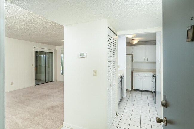 Building Photo - 10 Cristina Ct
