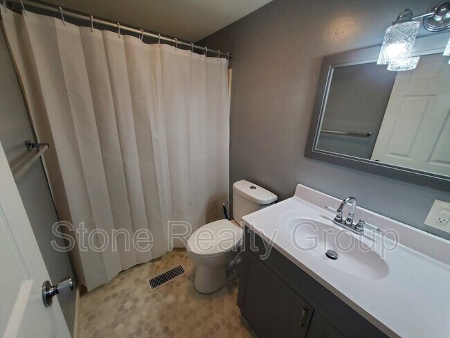 Building Photo - 3792 E Beulah Ave