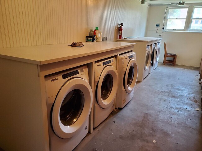 Building Photo - Laurel220 (KC-JF)