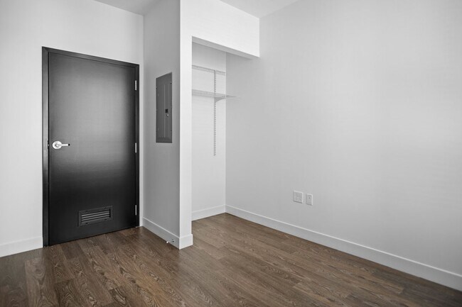 Elliston 1x1 - Living Area - Broadview at Vanderbilt