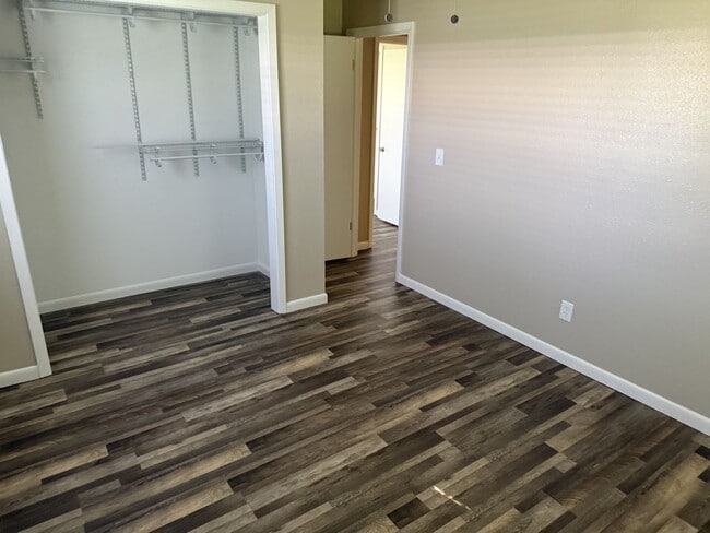 Building Photo - 2/2 Brick Home in Cave City!