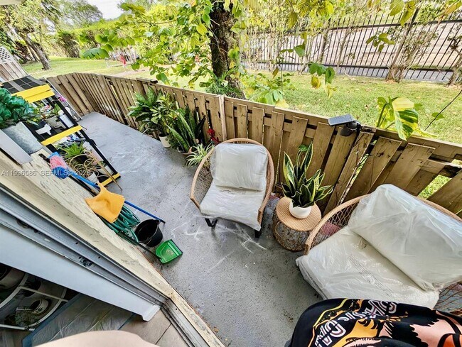 Building Photo - 8550 SW 109th Ave