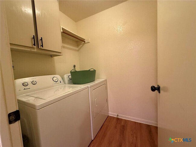 Building Photo - 1008 Circle M Dr