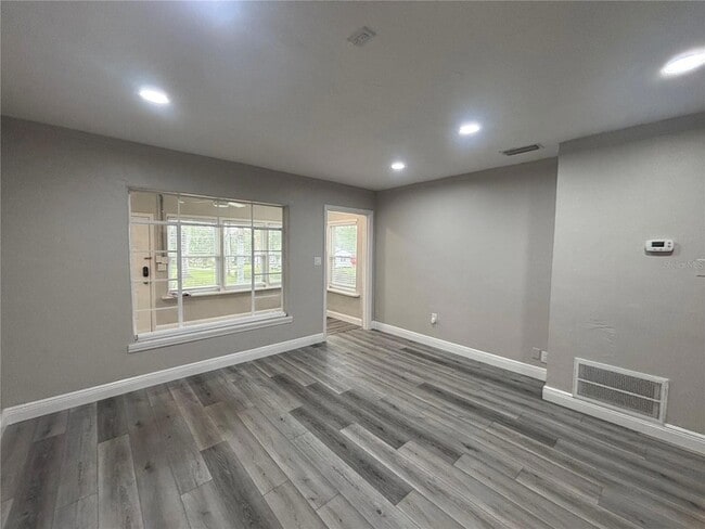 Building Photo - 237 NE 11th Ave