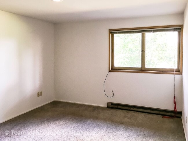 Building Photo - Taylor Ave Tri-Plex