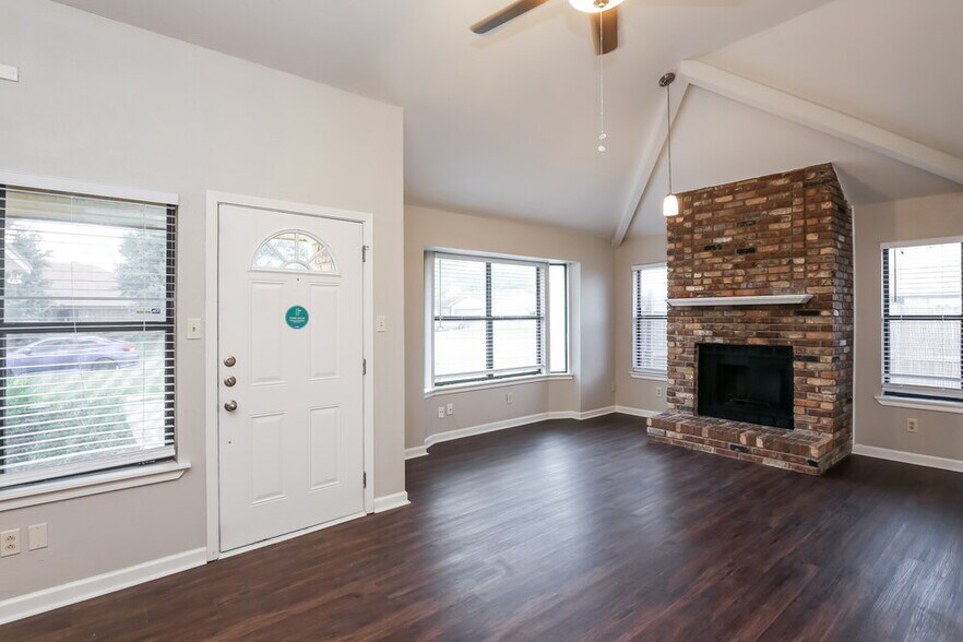 Building Photo - 101 Colony Dr