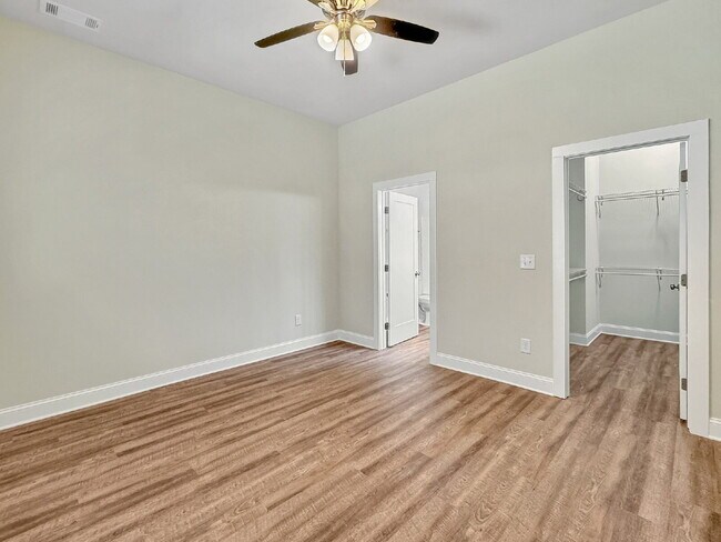 Building Photo - Brand New Rental in North Hall!