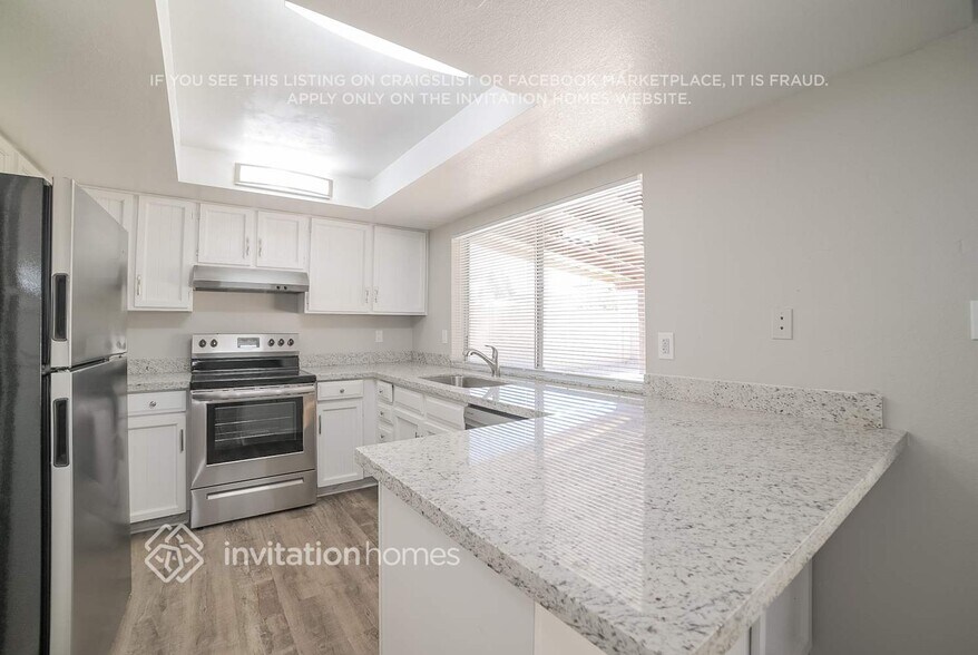 Building Photo - 2902 W Sandra Terrace