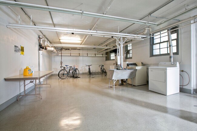 Building Photo - 2434 Dupont Ave S