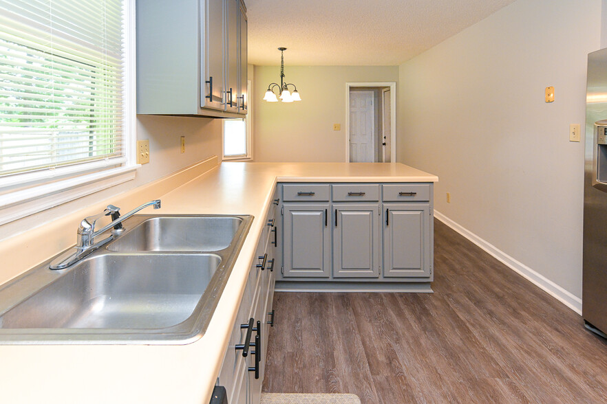 Building Photo - 157 Greenwood Dr