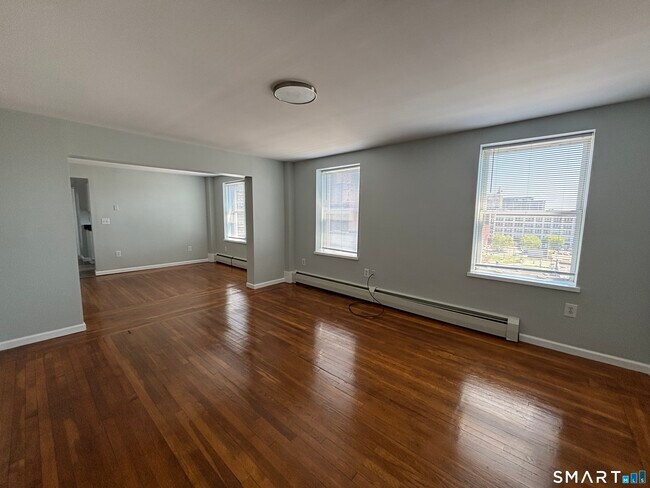 Building Photo - 213 Golden Hill St