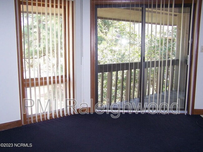 Building Photo - 220 Foxkroft Dr