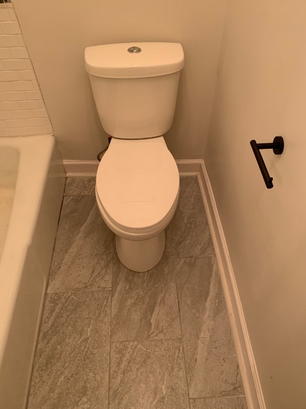 Building Photo - 8027 S Exchange Ave