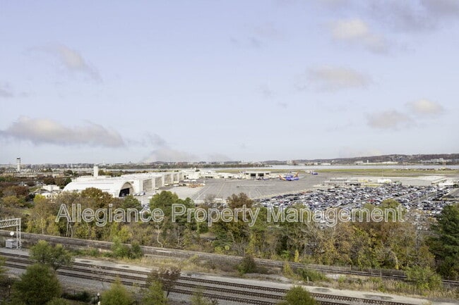 Building Photo - 3600 S Glebe Rd