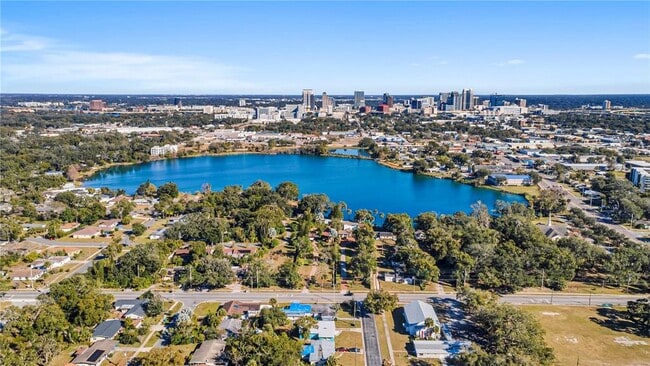 Building Photo - 324 N Lakeland Ave