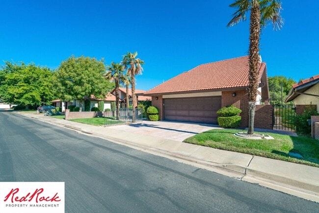 Building Photo - Spacious 5 Bedroom Home in A Quiet Communi...