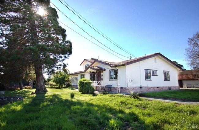 Building Photo - 201 (20300 Arnold)