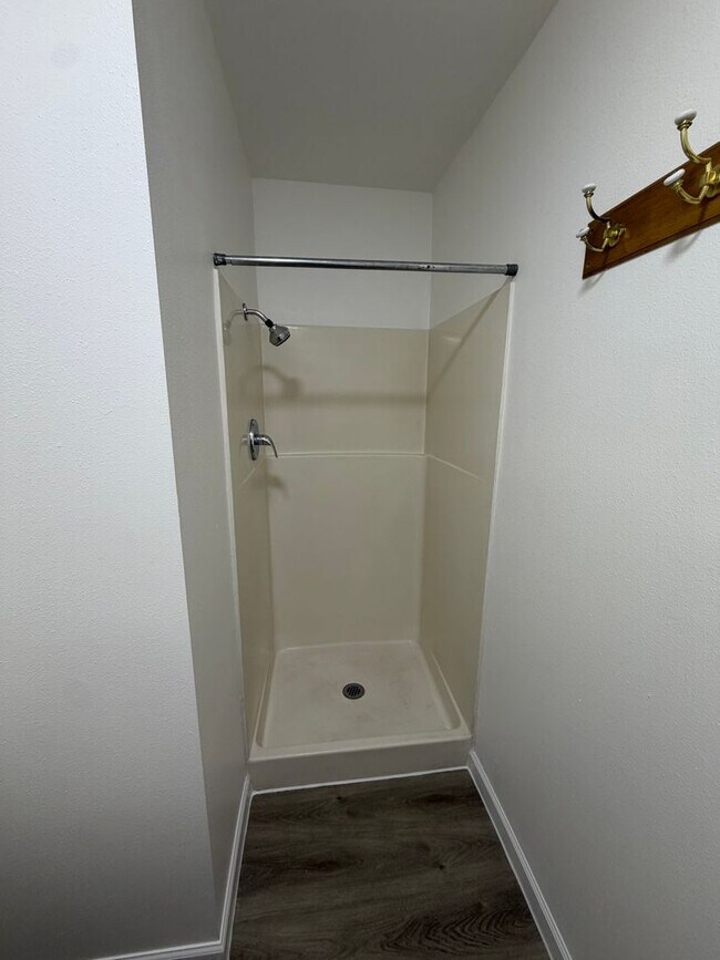 Building Photo - 2.2 Miles to Oregon Tech and Sky Lakes Medical Center! Newly renovated 1bdrm