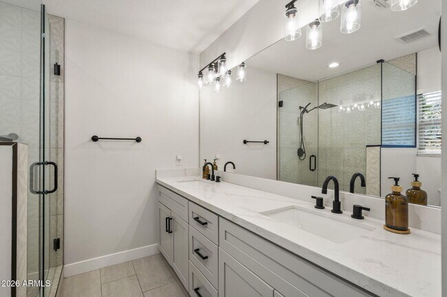 Building Photo - 3515 E Piccadilly Rd