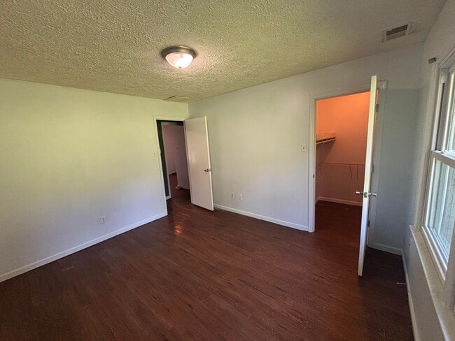 Building Photo - 3365 Hartston Dr