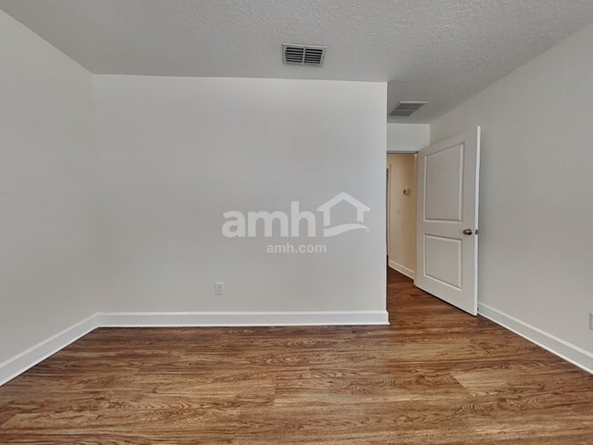 Building Photo - 8498 Highfield Ave