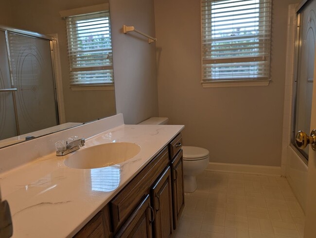 Building Photo - Beautiful home located on a cul-de-sac  in...