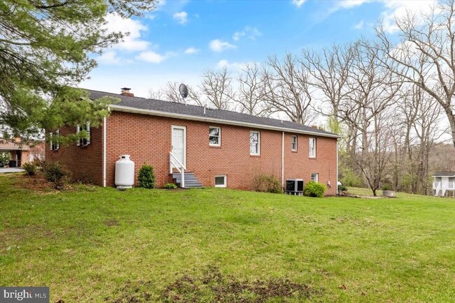 Building Photo - 260 Hill Crest Dr
