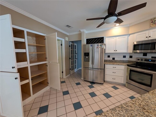 Building Photo - 1117 Lakemont Dr