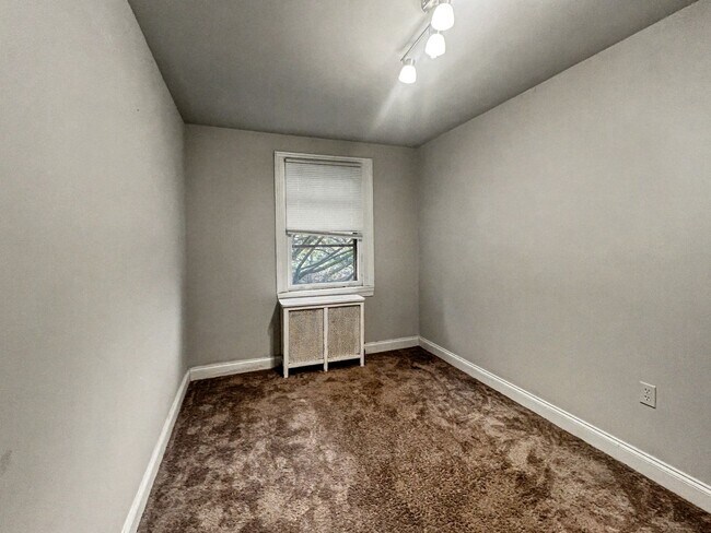 Building Photo - 201 N Aberdeen Ave