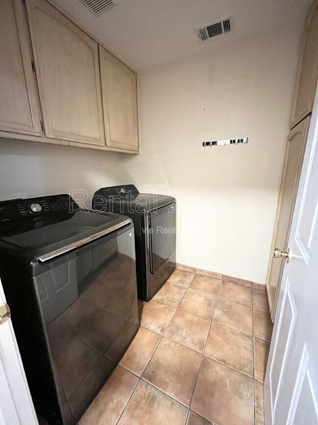 Building Photo - 1199 Paseo Verde Dr