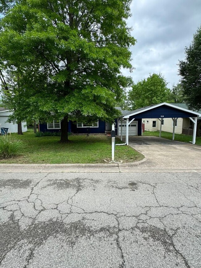 Primary Photo - 3 bedroom/2 bath house