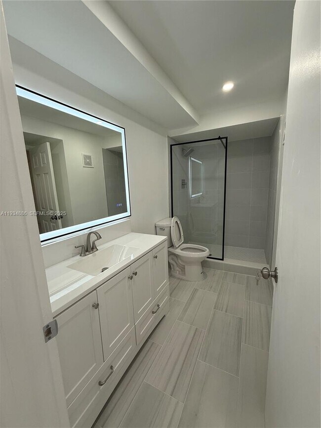 Building Photo - 210 Lakeview Dr