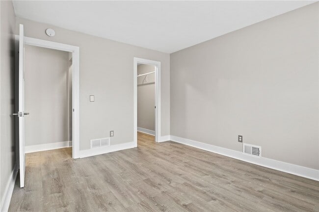 Building Photo - 34 Arrowhead Way S
