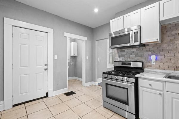 Building Photo - 571 Gilbert St