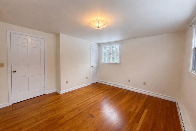 Building Photo - 520 Murray Hill Rd