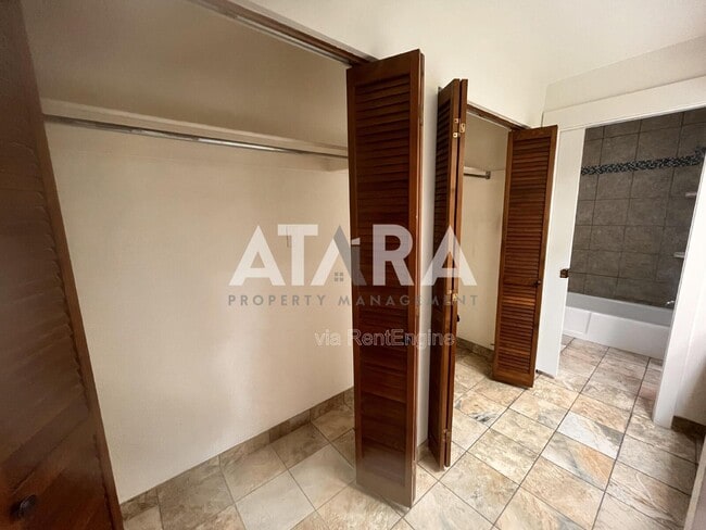 Building Photo - 2141 S 2060 E