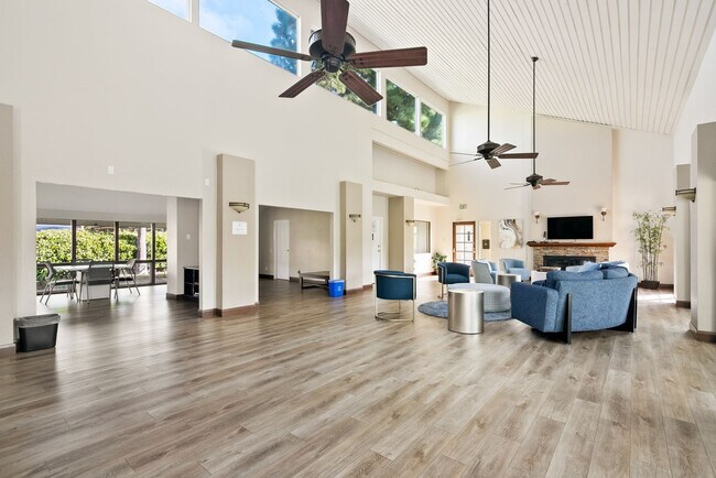 Building Photo - 8503 Villa La Jolla Dr