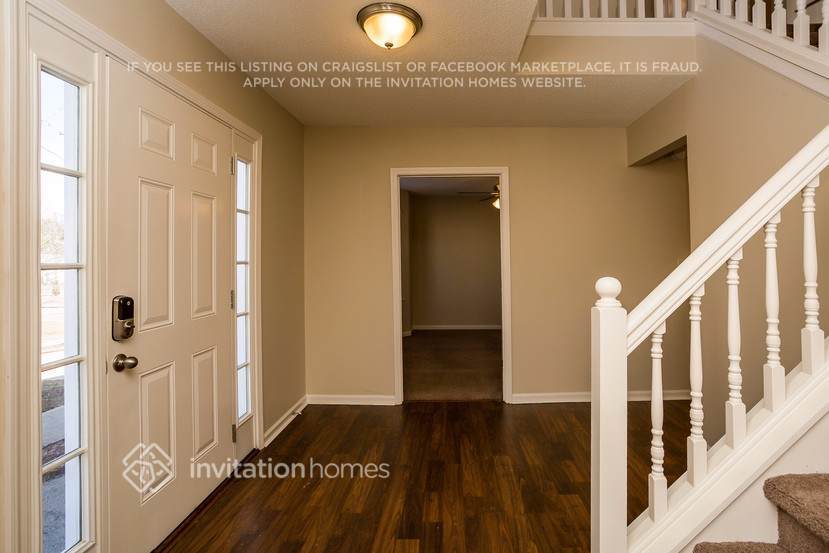 Building Photo - 572 Lakewater View Dr