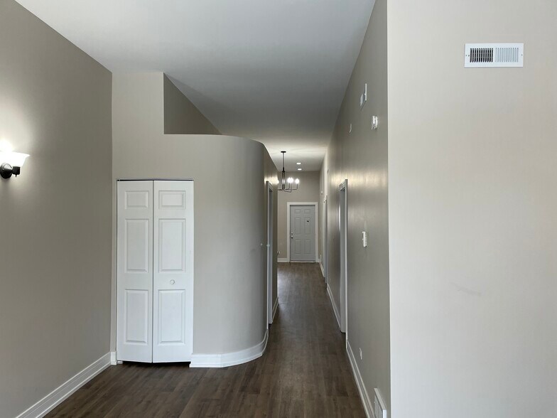 Building Photo - 4407 S Wallace St