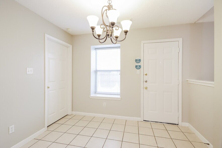 Building Photo - 16901 Canary St