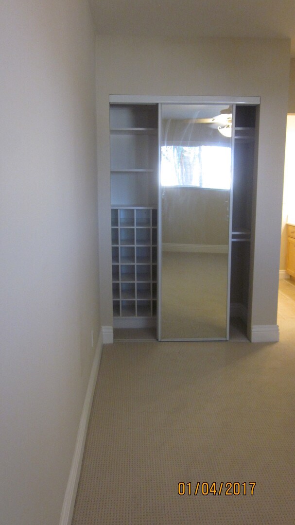 Building Photo - HILLCREST - 1 BED / 1 BATH TOP FLOOR CONDO.