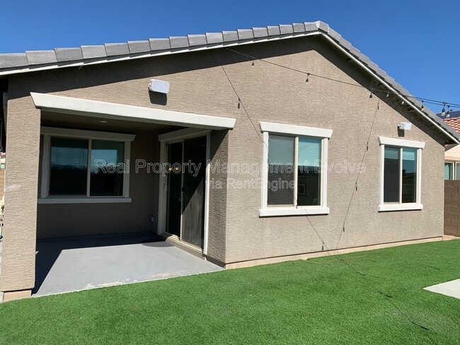 Building Photo - 8721 W MacKenzie Dr