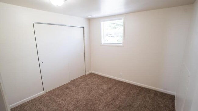 Building Photo - 5558 S Somerset Way