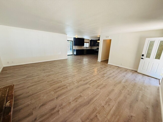 Building Photo - Pet Friendly 4 bed 2 bath house for rent at 1222. Jobs Peak