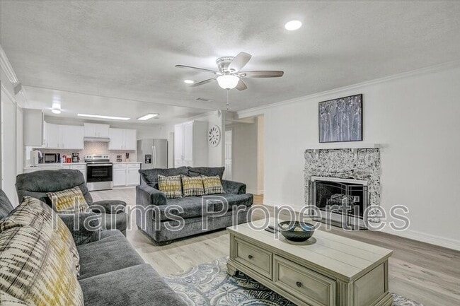 Building Photo - 185 Weiss Bluff Rd