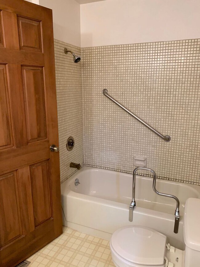 Building Photo - Oceanview 3BR 2.5BA | HUGE GARAGE | Washer & Dryer  | Dogs OK! >>> AVAILABLE NOW!