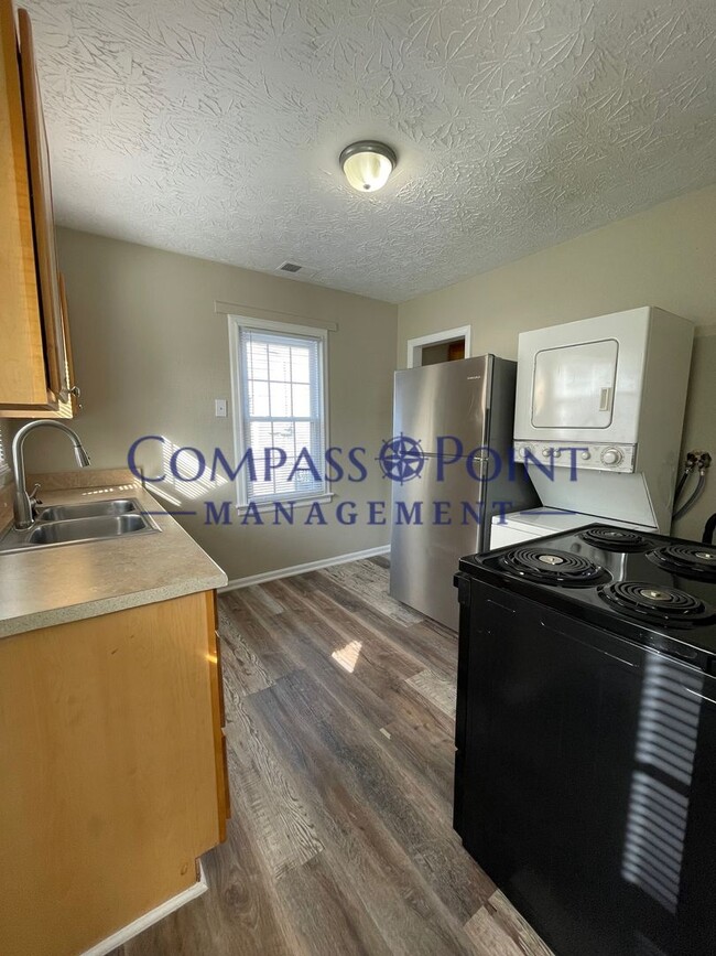 Building Photo - Your New Home Awaits!