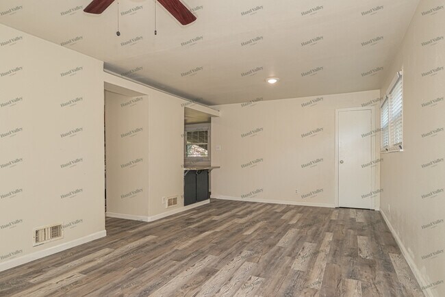 Building Photo - 205 Mc Alpine Dr